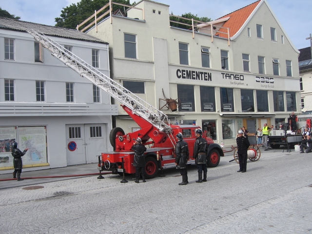 ::Magirus 1956 fra Bergen. Historisk utrykning til Strandkaien Magirus 1956 fra Bergen. Historisk utrykning til Strandkaien
